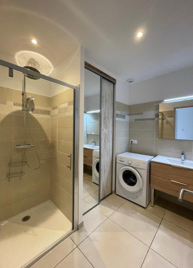 Val Des Bruyeres - Gite 15Mn Pezenas Avec Terrasse Et Cour Close - Parking Privatif Securise - Wifi Ftth Gratuit Neffies المظهر الخارجي الصورة