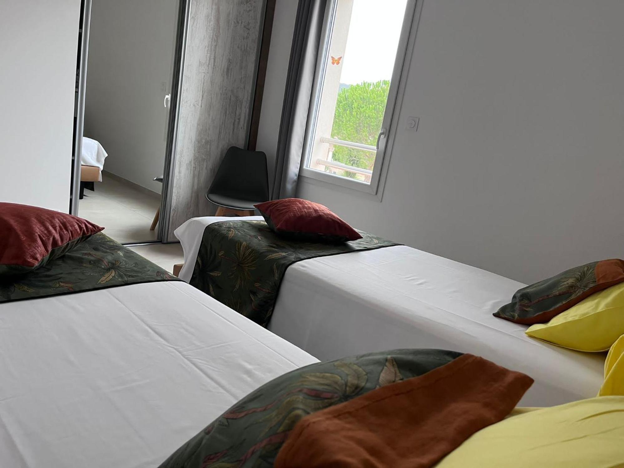 Val Des Bruyeres - Gite 15Mn Pezenas Avec Terrasse Et Cour Close - Parking Privatif Securise - Wifi Ftth Gratuit Neffies المظهر الخارجي الصورة
