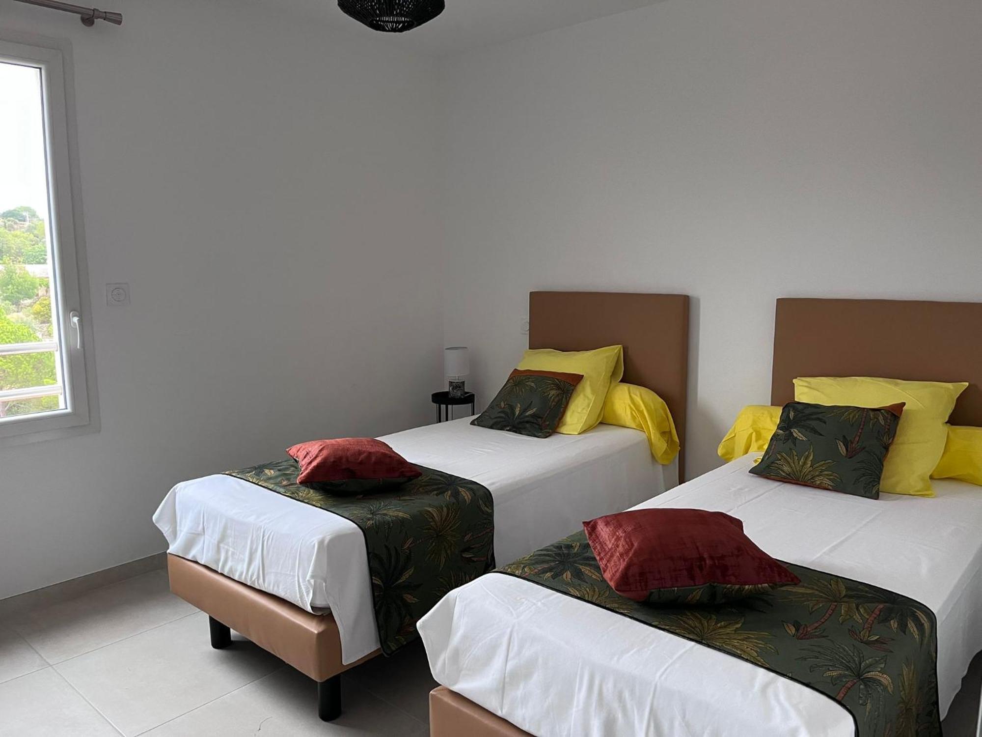 Val Des Bruyeres - Gite 15Mn Pezenas Avec Terrasse Et Cour Close - Parking Privatif Securise - Wifi Ftth Gratuit Neffies المظهر الخارجي الصورة